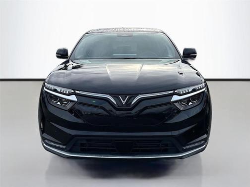 2025 VinFast VF 8 Plus