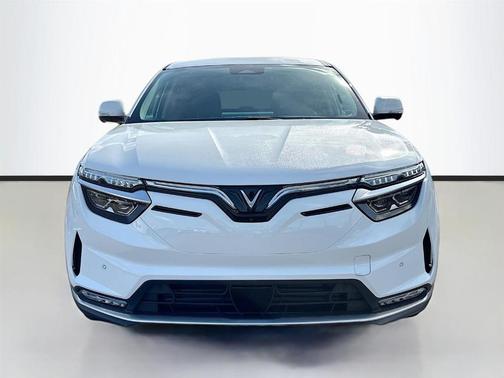 2025 VinFast VF 8 Eco