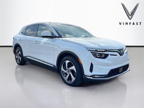 2025 VinFast VF 8 Eco