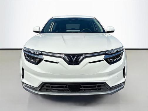 2025 VinFast VF 8 Eco