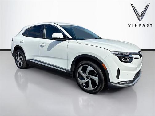 2025 VinFast VF 8 Eco
