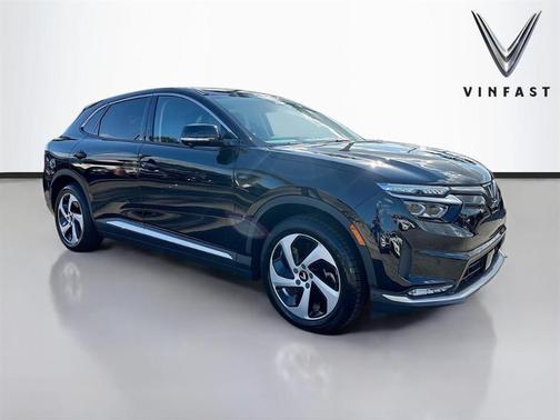 2025 VinFast VF 8 Eco