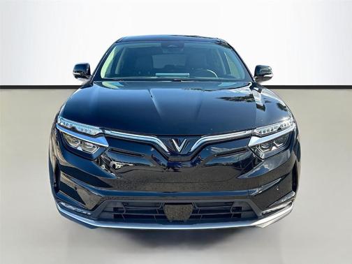 2025 VinFast VF 8 Eco