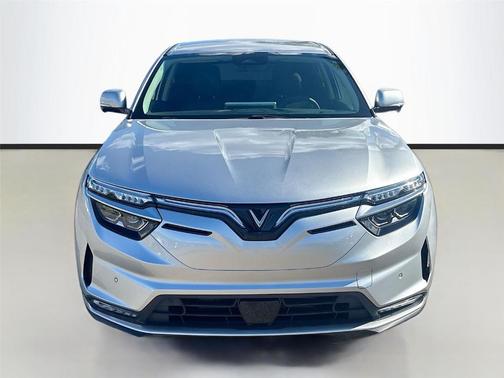 2025 VinFast VF 8 Eco