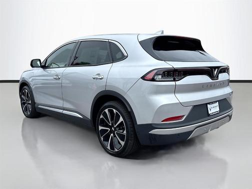 2025 VinFast VF 8 Plus