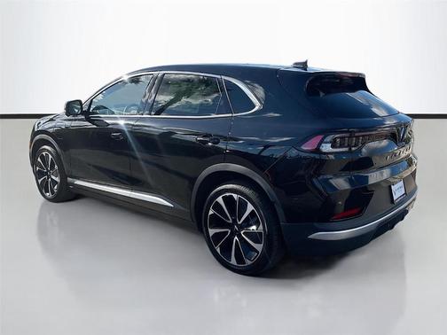 2025 VinFast VF 8 Plus