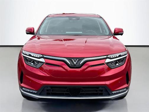 2025 VinFast VF 8 Eco