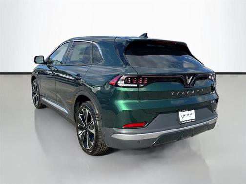 2025 VinFast VF 8 Plus