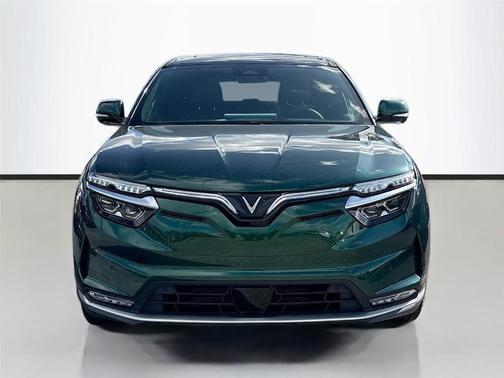 2025 VinFast VF 8 Plus