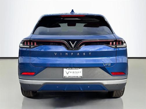 2025 VinFast VF 8 Eco