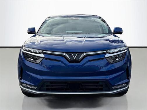 2025 VinFast VF 8 Eco