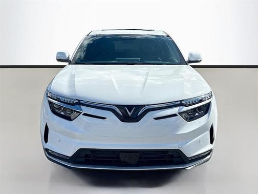 2025 VinFast VF 8 Plus