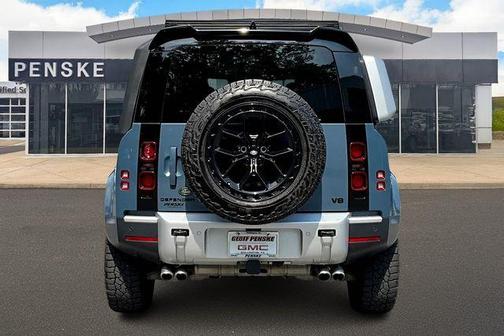 2024 Land Rover Defender P500 SE