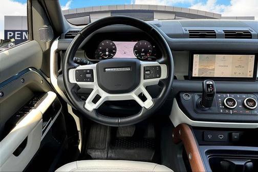 2024 Land Rover Defender P500 SE