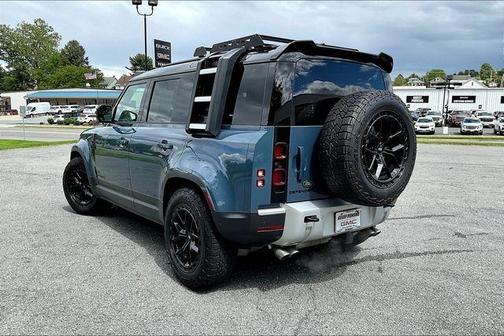 2024 Land Rover Defender P500 SE
