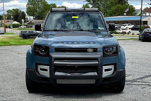 2024 Land Rover Defender P500 SE
