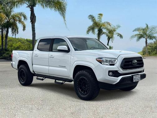 White 2022 Toyota Tacoma SR5