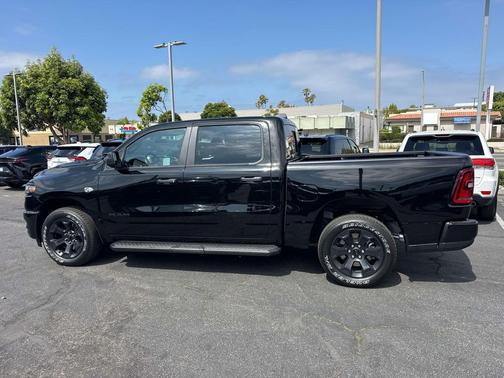 Diamond Black Crystal Pearlcoat 2026 RAM 1500 Express
