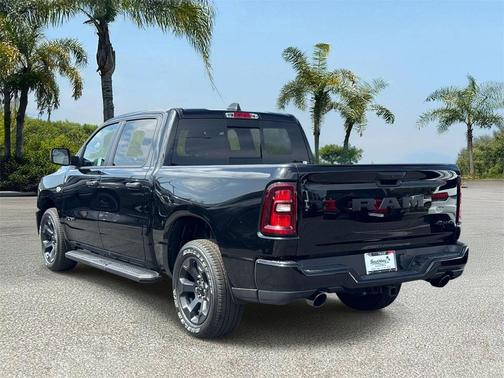Diamond Black Crystal Pearlcoat 2026 RAM 1500 Express