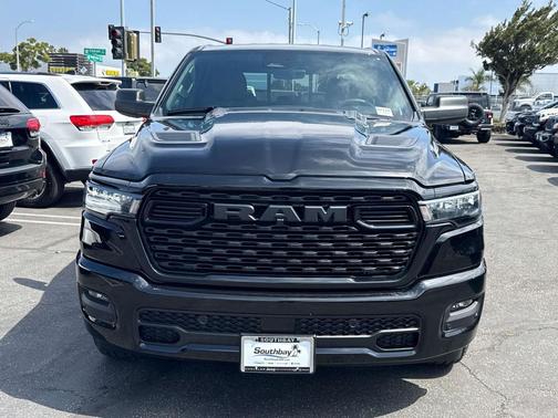 Diamond Black Crystal Pearlcoat 2026 RAM 1500 Express
