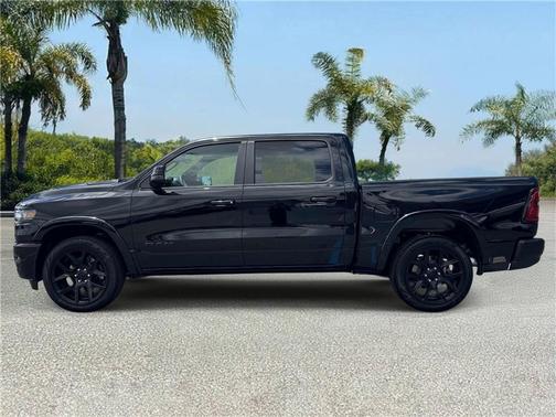 Diamond Black Crystal Pearlcoat 2026 RAM 1500 Laramie
