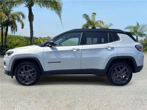 Silver Zynith Metallic Clearcoat 2026 Jeep Compass Limited