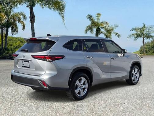 Celestial Silver Metallic 2024 Toyota Highlander XLE