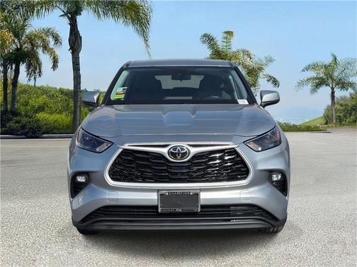Celestial Silver Metallic 2024 Toyota Highlander XLE