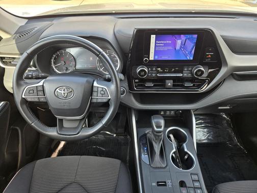 Celestial Silver Metallic 2024 Toyota Highlander XLE