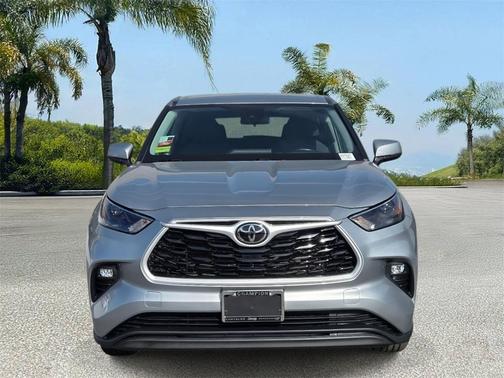 Celestial Silver Metallic 2024 Toyota Highlander XLE