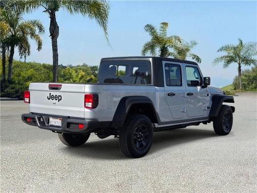 Silver Zynith Clearcoat 2023 Jeep Gladiator Sport
