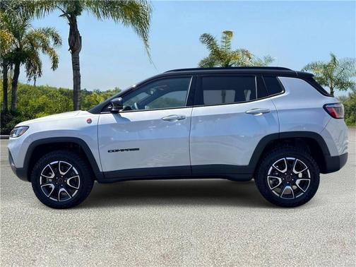 Silver Zynith Metallic Clearcoat 2026 Jeep Compass Trailhawk