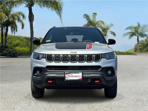 Silver Zynith Metallic Clearcoat 2026 Jeep Compass Trailhawk