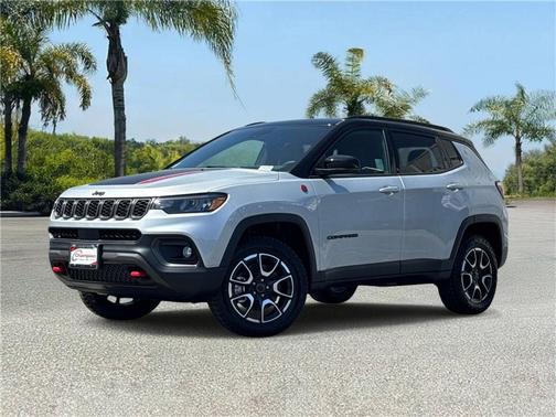 Silver Zynith Metallic Clearcoat 2026 Jeep Compass Trailhawk