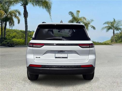 Bright White Clearcoat 2024 Jeep Grand Cherokee Altitude
