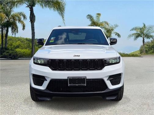 Bright White Clearcoat 2024 Jeep Grand Cherokee Altitude