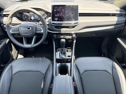Diamond Black Crystal Pearlcoat 2026 Jeep Compass Sport