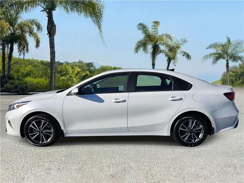 Snow White Pearl 2024 Kia Forte LXS