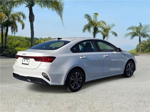 Snow White Pearl 2024 Kia Forte LXS