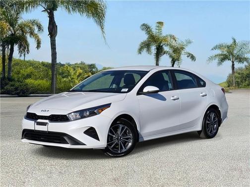Snow White Pearl 2024 Kia Forte LXS