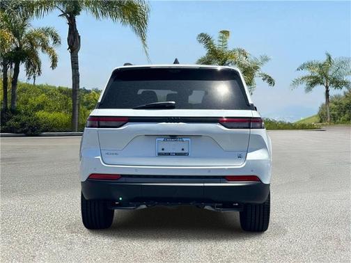 Bright White Clearcoat 2026 Jeep Grand Cherokee 85th Anniversay Edition 4x4