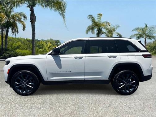 Bright White Clearcoat 2026 Jeep Grand Cherokee 85th Anniversay Edition 4x4