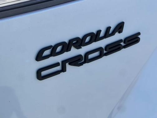 Wind Chill Pearl 2022 Toyota Corolla Cross LE