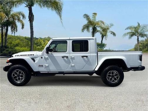 Bright White Clearcoat 2026 Jeep Gladiator Rubicon