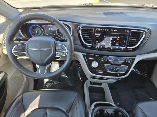 Bright White Clearcoat 2023 Chrysler Pacifica Touring L