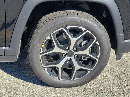 Diamond Black Crystal Pearlcoat 2026 Jeep Compass Limited