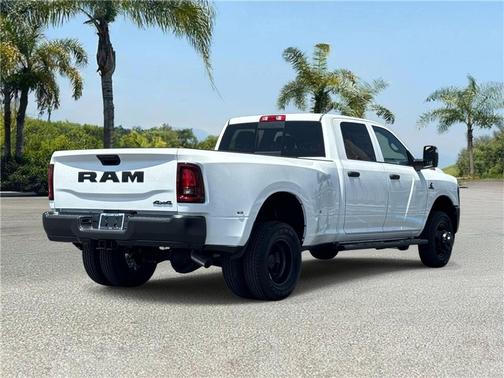 Bright White Clearcoat 2026 RAM 3500 Tradesman Crew Cab 4x4 8' Box