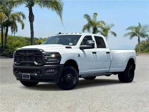 Bright White Clearcoat 2026 RAM 3500 Tradesman Crew Cab 4x4 8' Box