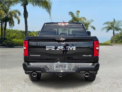 Diamond Black Crystal Pearlcoat 2026 RAM 1500 Big Horn/Lone Star