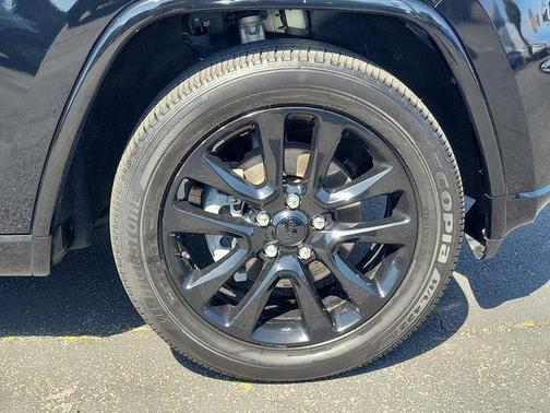 Diamond Black Crystal Pearlcoat 2019 Jeep Grand Cherokee Altitude